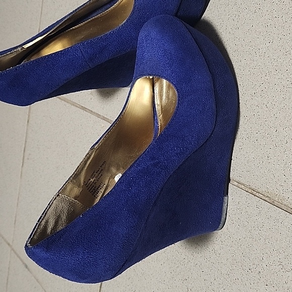 Mossimo wedges - Picture 2 of 2